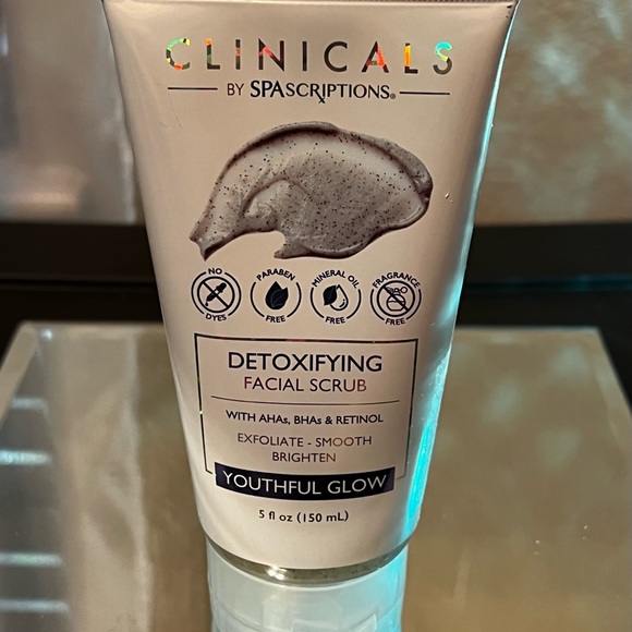 CLINICALS BY SPASCRIPTIONS DETOXIFYING FACIAL SCRUB WITH AHAS, BHAS & RETINOL - Picture 8 of 9